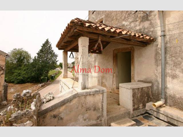 Old stone house for sale in Flengi - Istra