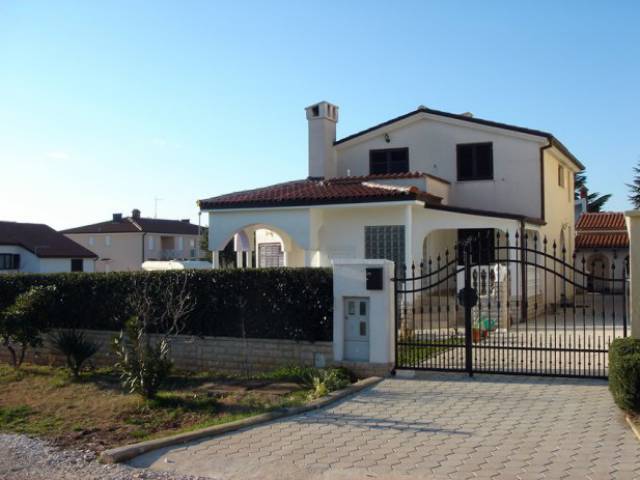 House in Peroj !