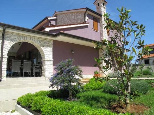 Vila s bazénem (236690)
