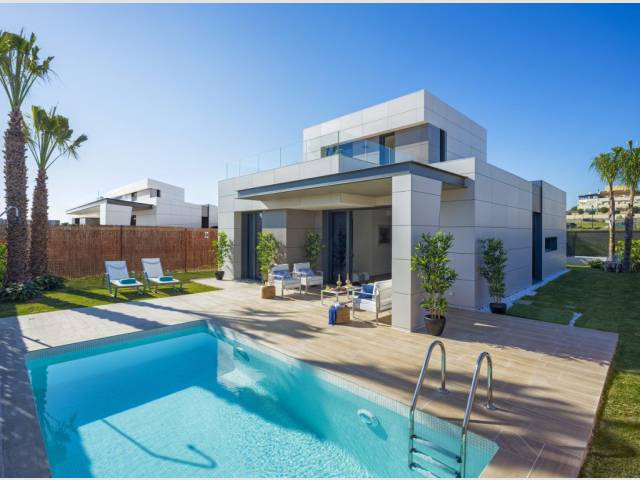 Nová moderní vila u pláže v Málaga East, Španělsko