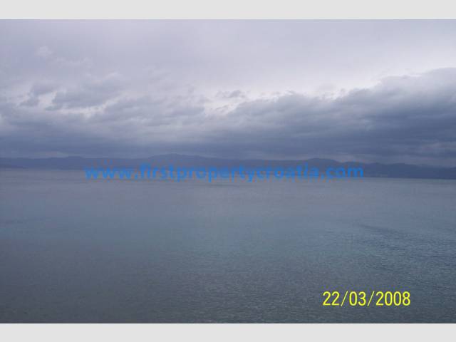 Seafront Apartment On Island Brac