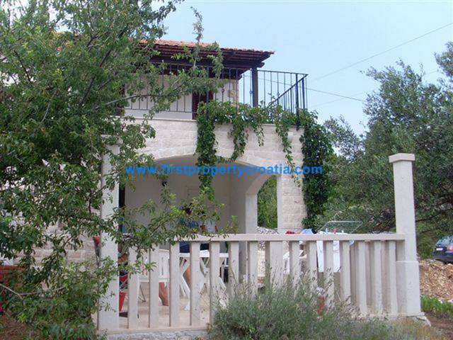 Family House In Sutivan