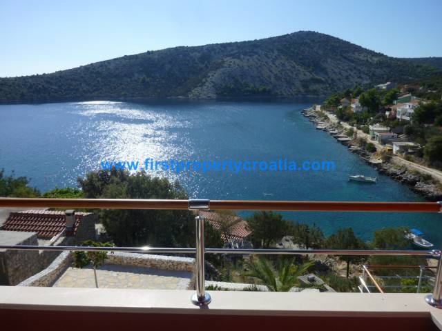 Beautiful New Villa Near Marina